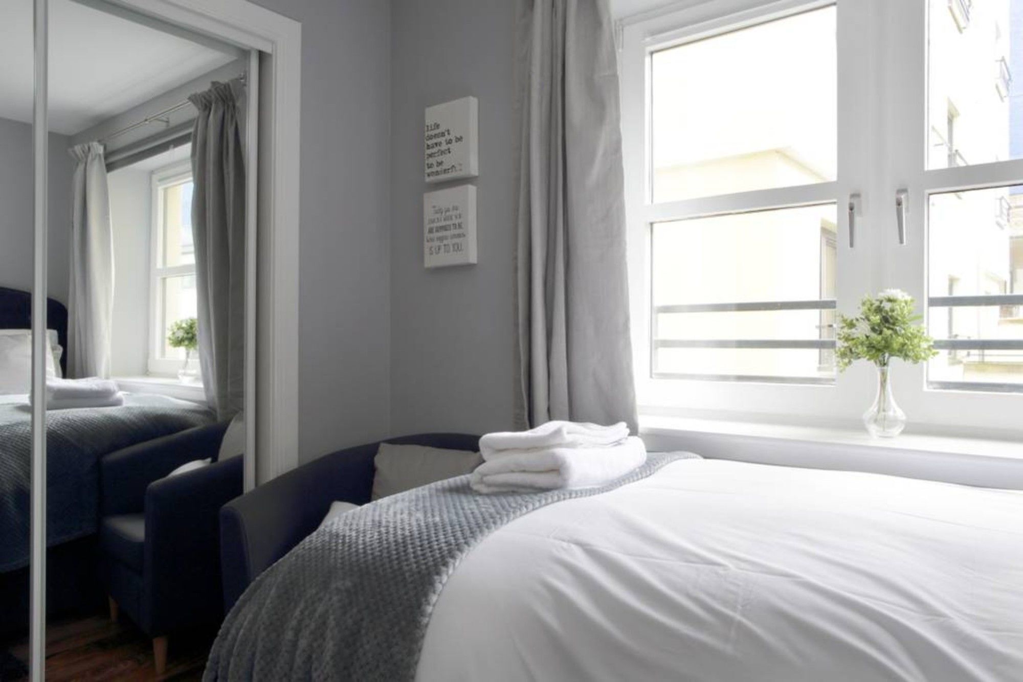 2 Bedroom Flat With Garage Parking Appartement *