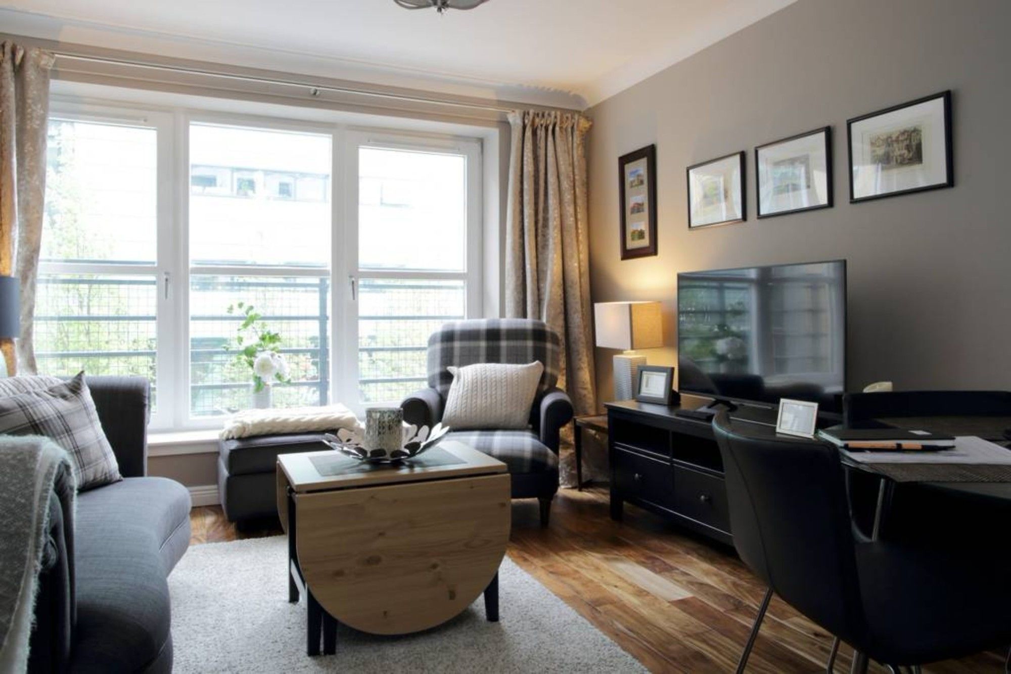 2 Bedroom Flat With Garage Parking Appartement *