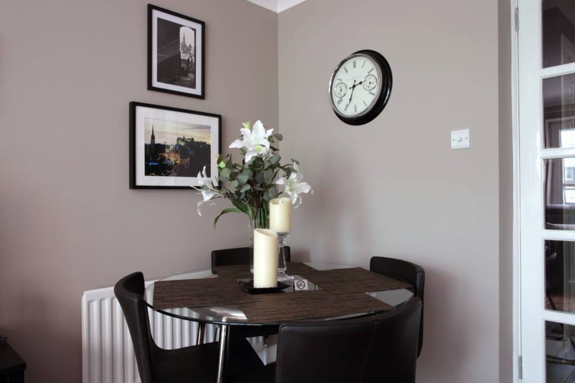 2 Bedroom Flat With Garage Parking Apartment Edinburgh